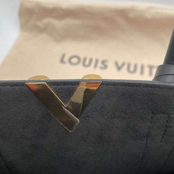 Louis Vuitton Handbag - Picture 12 of 16